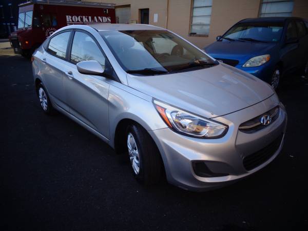2016 hyundai Accent SE - $5,500 (alexandria)63616187521153122