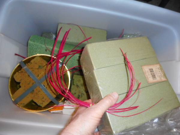 Green Bricks - Flower Arrangement Supplies - Pipecleaners, Wire 1