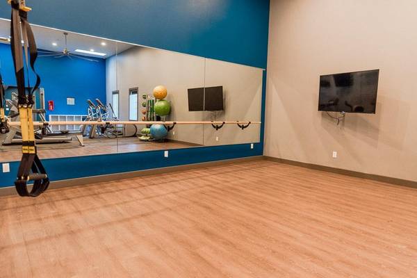 $1,436 / 1br - 635ft2 - Extra Storage, Close to JBLM, Microwave*, Two On-site Dog Parks (Fircrest)63934418563970122
