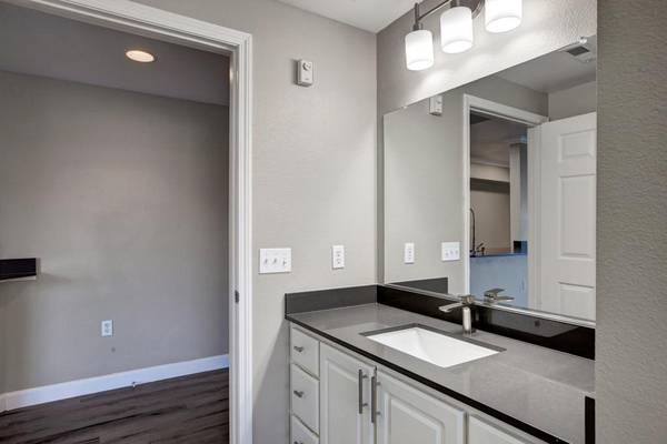 $2,480 / 2br - 1136ft2 - 24-Hour Fitness Center with Free Weights, Full Sized Washer and Dryer (Pocket-Greenhaven Sacramento)64044026778882124