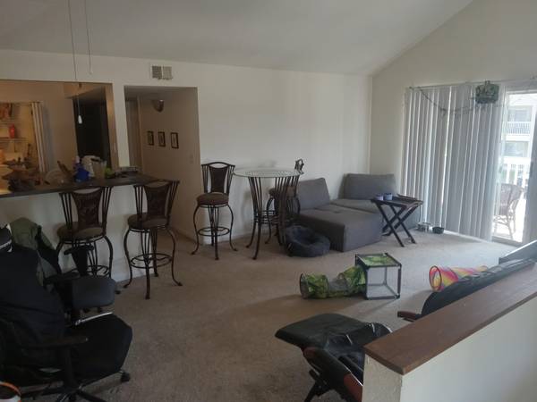 $567 / 3br - Townhouse Tranquilo Busca Compañero de Cuarto Tranquilo - $567 (Arden)64029208820611121