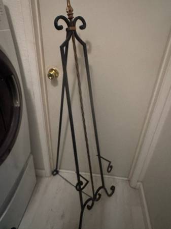 Easel 1