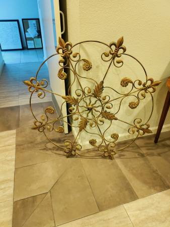 Metal wall hanging 44" diameter 1