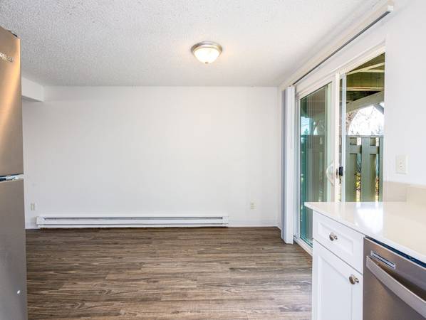 $1,350 / 2br - 843ft2 - 2/BD 1/BA, En Gresham, Prohibido Fumar (2710 NE Division St, Gresham, OR)63999314904835124