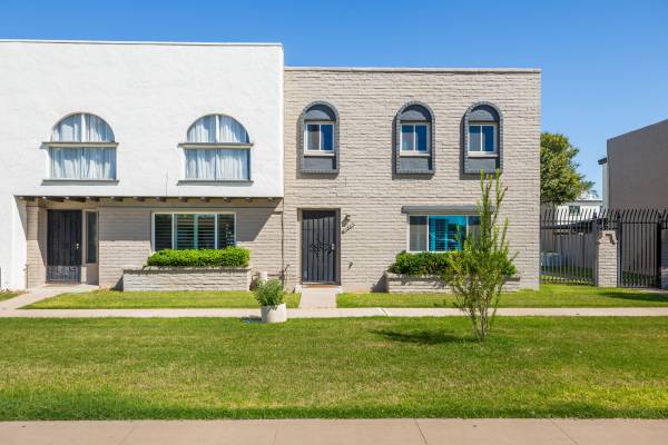 Charming Townhouse! 1