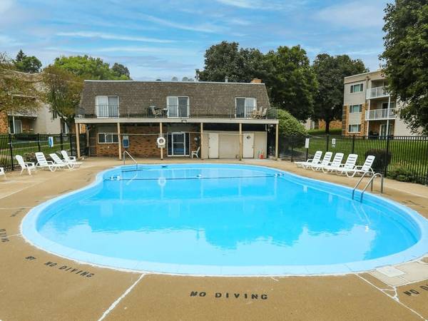 $950 / 1br - 655ft2 - ¡La casa es donde las raíces crecen profundas! (3915 Winona Way, Sioux City, IA)63846412212481124