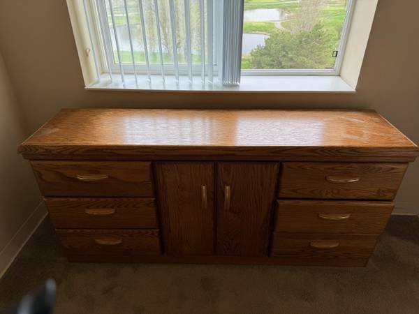 Dresser 1