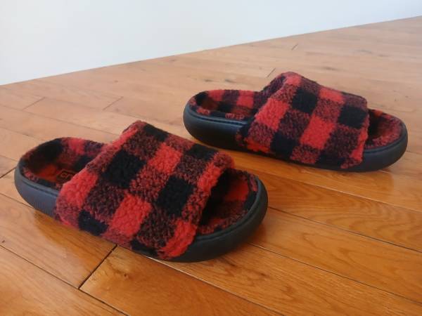 Crocs Buffalo Check Slide Slippers Red Black Plaid Women’s 11 Men’s 9 1