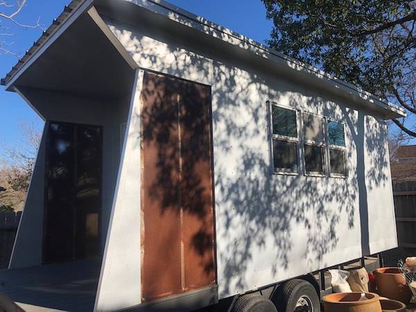 Tiny bedroom/office 1