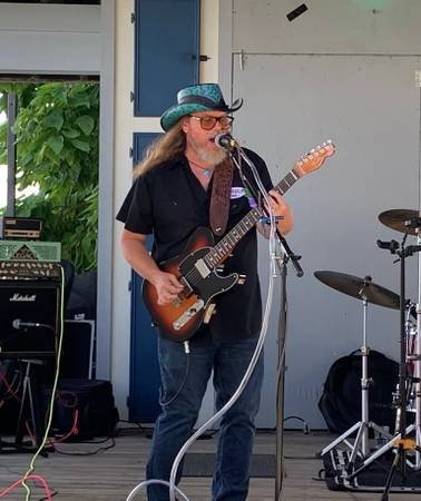 Working/gigging Guitar/bass/vox guy seeking fill-in or jam situation 1