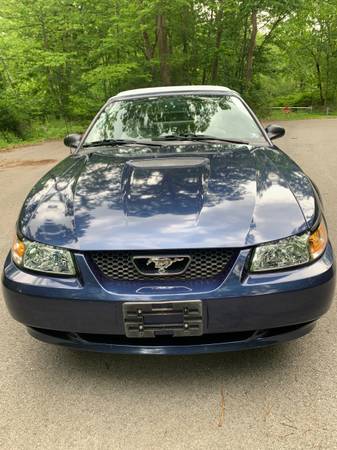 2002 Ford Mustang Convertible 3.8L 6cil automático - $5,999 (Auto de Florida, seguro solo $135 al AÑO)63625169344769121
