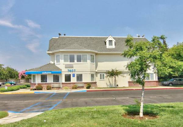 $450 / 1br - FURNISHED w 1 or 2 Bed Option! - Flat Week Long Rate - Utilities Inc. (Sacramento South & Elk Grove)64043495839619122