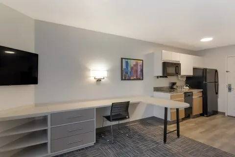 $1,199 / 1br - En Omaha, hotel apto para mascotas, 1/BD (360 S 108th Ave, Omaha, NE)63681605754497123