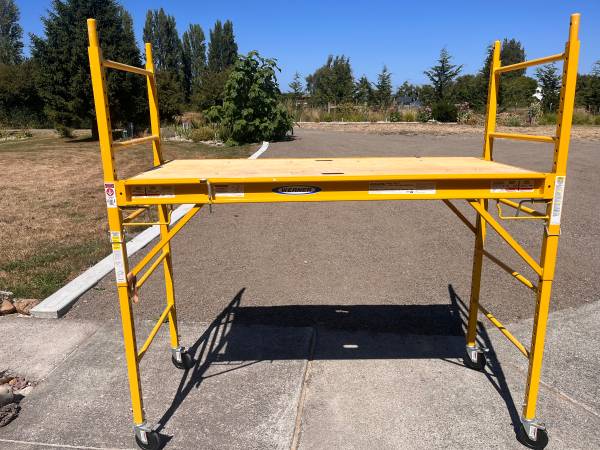 6foot Werner adjustable scaffolding 1