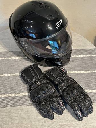 Fulmer AF-N4 Motorcycle Helmet and BiLT Gloves - Medium 1