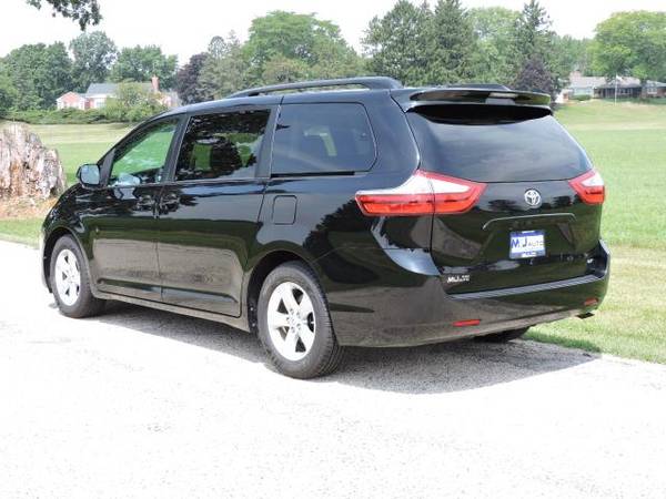 2017 Toyota Sienna LE FWD 8-Passenger (Natl) - $19,997 (MJ Auto Hartford)63613817904899124