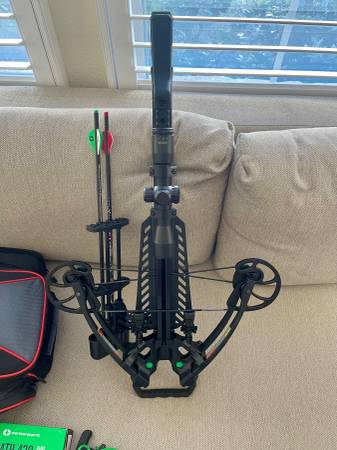 $200.00 Centerpoint wraith 430 Crossbow w/case!! 1