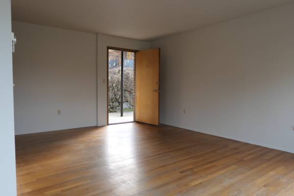 $1,625 / 1br - 684ft2 - Glen Ellyn Apts. - Beautiful Mid-Century 1BR (Ballard)63852483664131122