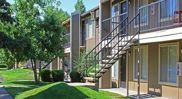 $1,250 / 2br - 832ft2 - A/C in Unit, Dining, shopping, and entertainment nearby, Ceiling Fans63794970234243124