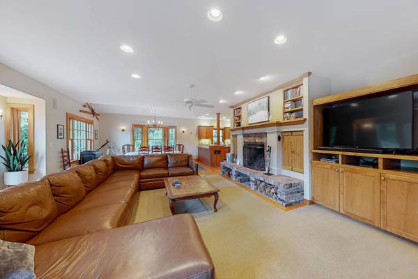 $355 / 5 habitaciones - casa frente al lago con jacuzzi privado, WiFi, aire acondicionado central y chimenea (Ludlow, VT)63313379156609124