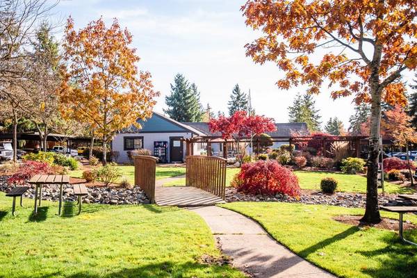 $1,582 / 2br - 820ft2 - Wi-Fi Lounge, Washer & Dryer In Unit, Patios and Balcones Available* (Fircrest)64031309872769123