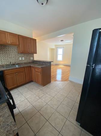$3,400 / 3br - Spacious Dorchester 3 Bed For $3,400 AVAIL 11/1/25 (Dorchester)64146857772291122