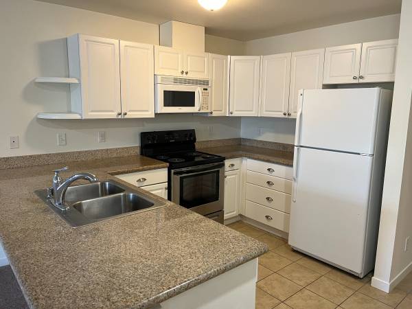 $1,599 / 2br - 995ft2 - 2 Dormitorios 2 Baños ~ $1599, UN MES GRATIS (según calificación) (Vancouver)63831398371587122
