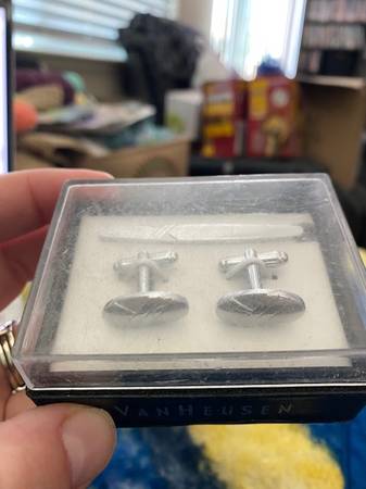Van Heusen Cuff Links Silver Tone New!!! 1