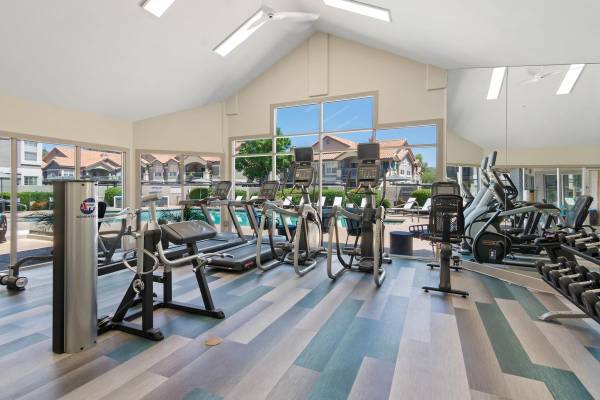 $1,484 / 1br - 780ft2 - Spacious Walk-in Closets, Lush Landscaping with Lawns Throughout (Scottsdale)64024997399042124