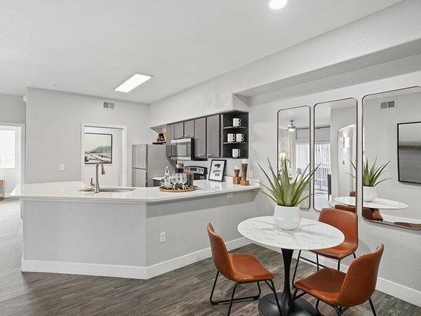 $1,719 / 3br - 1146ft2 - Rare Opportunity: 3 BR/2 BA Apartment with Dance Studio Access64024992183298122