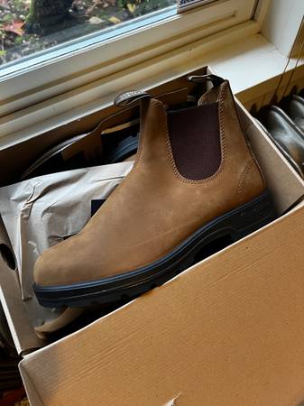 NEW Blundstones 562 9.5 (AUS) BNIB 1