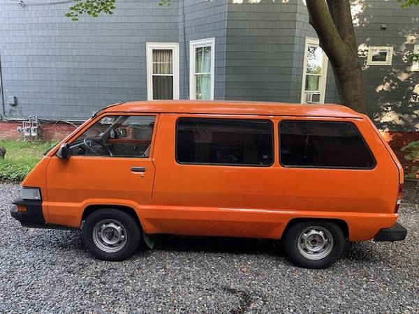 Furgoneta Toyota 1986 - $10,000 (Somerville)63469755774339121