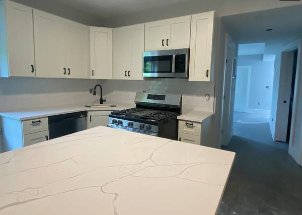 $4,000 / 3br - 1305ft2 - Renovated East Boston 3 Bed For $4,000 AVAIL NOW NO FEE (East Boston)63863135671681121