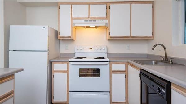 $1,539 / 1br - 773ft2 - Come home to Main Street Village! Washer/dryer in unit. Tour today! (Tigard - Fanno Creek Park)63831682108163122