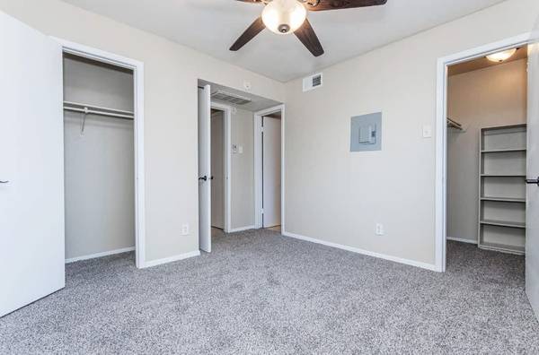 $750 / 480ft2 - Estudio es el camino a seguir !!! Descubre más para obtener las mejores tarifas ! (6603 E Lovers Ln, Dallas, TX)63796578183297121