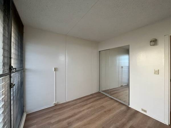 $1,571 / 1br - Bright beautifully renovated w/ceiling fans (Makiki)63939666872194121