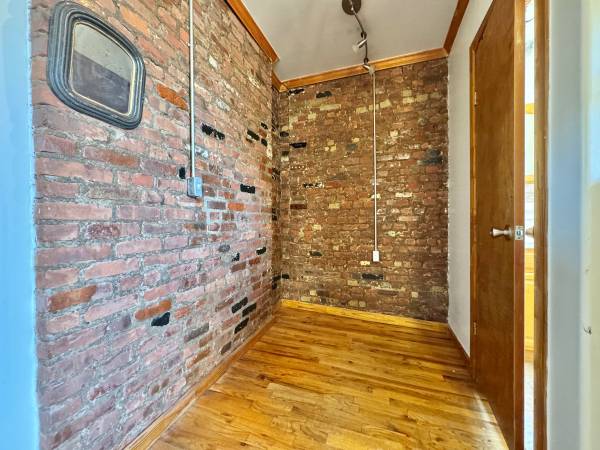 $3,350 / 1br - Williamsburg - Sunny 1 bedroom - Stabilized!! - Heat/water included (Williamsburg)63661221951617122