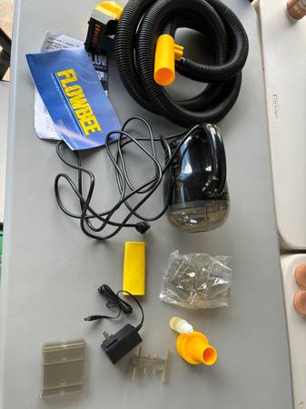 FLOWBEE hair cutting system with small vacuum attachment (NEW) 1