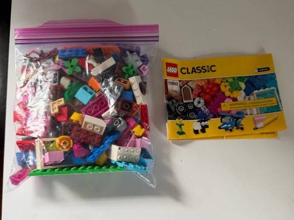 Lego - 221 Pieces 1