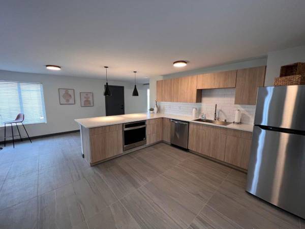 $1,499 / 2br - 860ft2 - Wood Style Floors, Open Concept, Pets Welcome63673501053827120