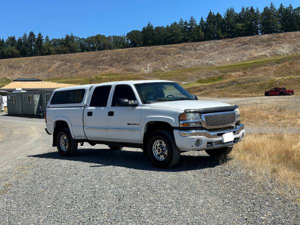 2005 Gmc sierra 2500hd crew cab 4x4 100k millas - $9,950 (Lakewood)63617898567555122