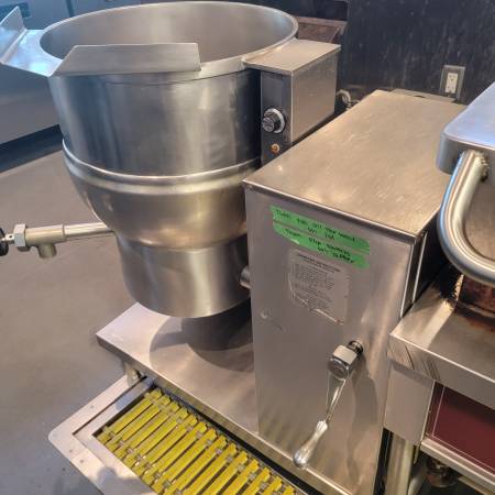 Groen DHT-20 Tilting Steam Jacketed Kettle 20 Gallon Gas Commercial 1