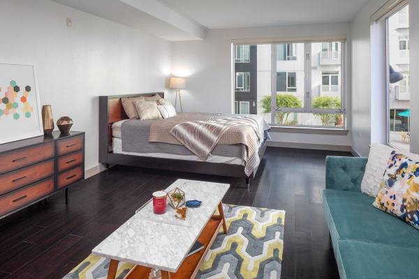 $1,707 / 596ft2 - Fitness Center, Elevator, Controlled Access Bike Storage (Pearl)63820824309635120