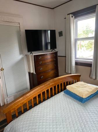 $1,000 / 2br - Large nice clean room for rent large yard Jacuzzi! (vallejo / benicia)63813741352835121