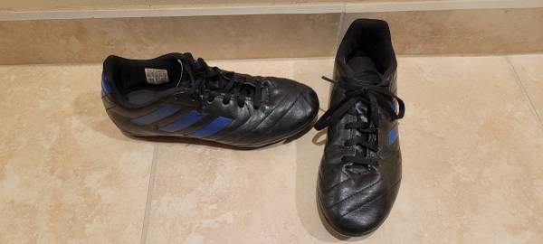 Addidas Soccer Cleats / Shoes - youth 4.5 1