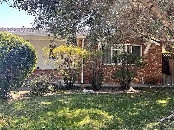 $2,223 / 2br - Practical Home in a Desirable Area (mountain view)63824144676609120