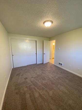 $1,950 / 2br - 900ft2 - Join the Waitlist Now, Stackable In-Unit Washer and Dryer, USB Outlets63870756177281123