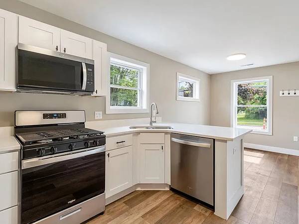 $750 / 2br - 950ft2 - Be the first to live in this newly built 2-bedroom, 1-bathroom home (6220 Marywood Ave Lansing)63620274831873122