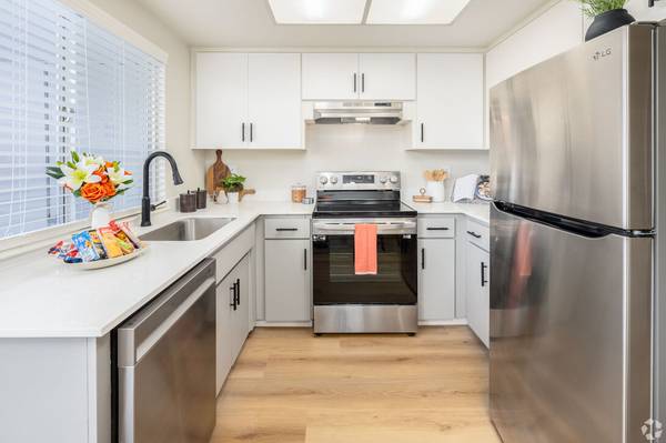 $2,145 / 2br - Classic 2x2 Villa, Save up to $1800, Great Location, Apply Online (Modesto)63970158783874122