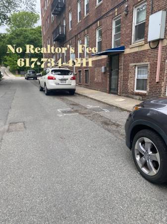 $175 Junto a Forest Hill Station Espacio de estacionamiento disponible del 1 de octubre al 2025 (Jamaica Plain)63856229307651122
